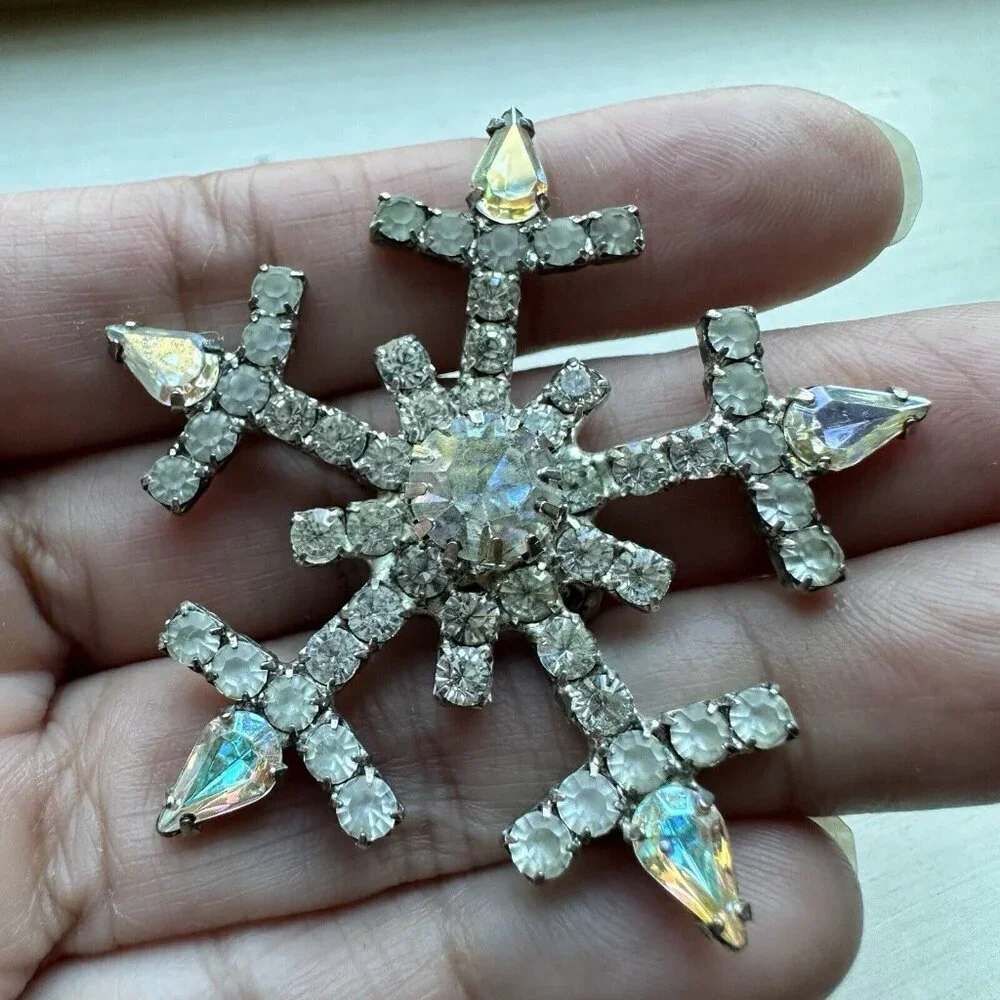VTG Brooch Pin 1.75‎ Inch Starburst Snowflake Aurora Borealis Rhinestone Silver